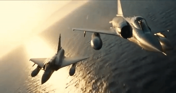 Những chiếc Mirage 2000D của Pháp cũng đã tham gia vào cuộc can thiệp tại Afghanistan năm 2001-2002, hoạt động kết hợp với các lực lượng quốc tế và thực hiện những phi vụ ném bom với loại bom dẫn đường LGB.