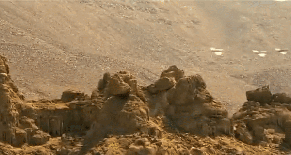 Chúng có thể theo dõi nhiều mục tiêu và dẫn đường cho vũ khí diệt cùng lúc 2 mục tiêu trong số đó.