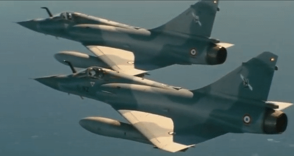 Vào ngày 10/10/1996, chiếc Mirage 2000 của Hy Lạp đã phóng quả tên lửa R550 Magic 2 và bắn hạ chiếc F-16D của Thổ Nhĩ Kỳ trên biển Aegea, phi công chính bị thiệt mạng, phi công phụ nhảy dù và bị các lực lượng của Hy Lạp bắt làm tù binh.