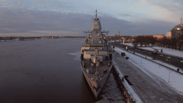 Dù mang định danh là tàu hộ vệ tên lửa, lớp Sachsen sở hữu hỏa lực không thua kém các tàu khu trục của Mỹ.