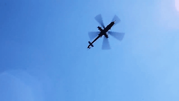 Mi-24 còn có thể mang theo các loại tên lửa chống tăng để tấn công chiến xa hoặc lô cốt địch.