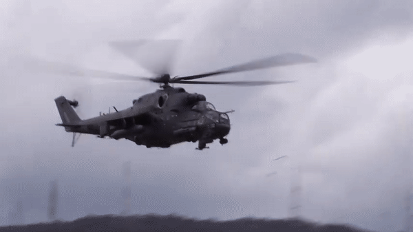 Mỗi chiếc trực thăng Mi-24 có khả năng mang theo tối đa 4 ống phóng rocket loại S-5 hoặc S-8.