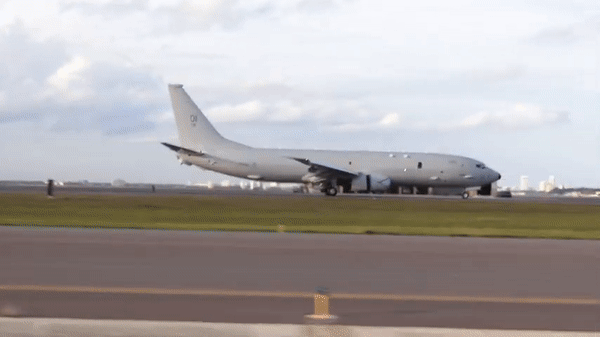 Máy bay trinh sát săn ngầm P-8A Poisedon và tiêm kích tàng hình F-35 đang có giá lần lượt là 290 triệu USD và 115 triệu USD.