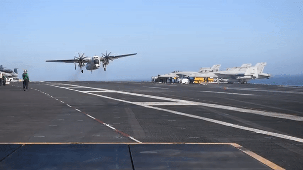 Phía Hải quân Mỹ dự kiến tới năm 2029 tới đây sẽ cho tàu sân bay USS Dwight D. Eisenhower về hưu sau khoảng 50 năm cống hiến phục vụ.