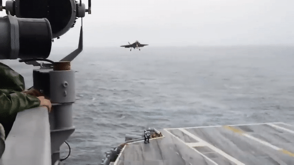 Ngay khi được ra đời, tàu sân bay USS Dwight D. Eisenhower đã được biên chế vào Hạm đội Đại Tây Dương của Hải quân Mỹ.