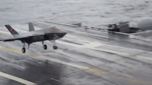 Tàu sân bay USS Dwight D. Eisenhower được Mỹ đóng từ năm 1970 và hạ thủy vào năm 1975 của thế kỷ trước.