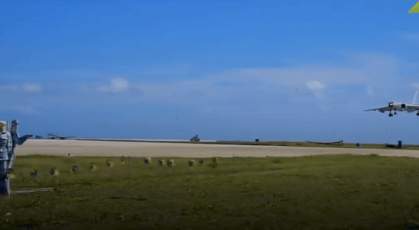 Tuy vậy do hình dáng khí động học cùng kích thước máy bay không thay đổi nên sức mạnh của dòng H-6 vẫn không được "xếp chung mâm" với sản phẩm Nga và Mỹ.