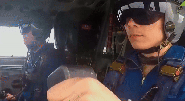 Mỗi chiếc H-6 có tổ lái gồm từ 4-6 người tùy theo từng phiên bản.