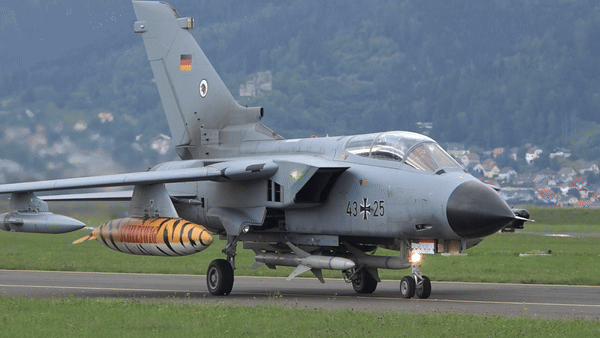 Chiến đấu cơ Tornado Đức huấn luyện với bom hạt nhân B61-12 Chien dau co Tornado Duc huan luyen voi bom hat nhan B61-12