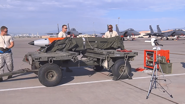 Chiến đấu cơ Tornado Đức huấn luyện với bom hạt nhân B61-12 - Hình 23 Chien dau co Tornado Duc huan luyen voi bom hat nhan B61-12-Hinh-23