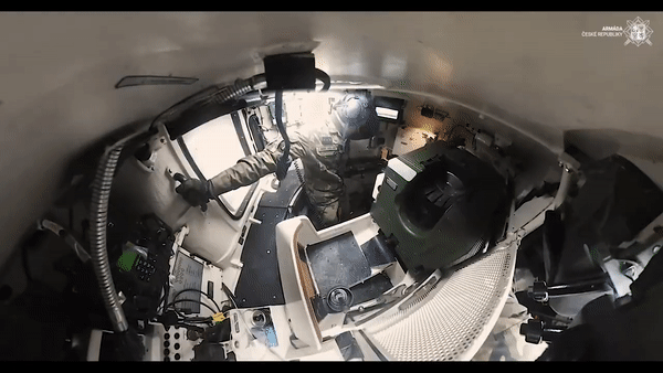 Mặc dù là động cơ chạy dầu diesel nhưng nó có thể tiếp nhận đa nhiên liệu, bao gồm các loại xăng cơ bản để có thể nhanh chóng tiếp tục hành trình.