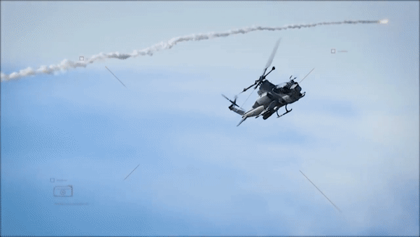Và tiếp nối thành công của AH-1 Cobra chính là hậu duệ AH-1Z Viper. Đây là một trong những biến thể trực thăng tấn công mạnh nhất thế giới hiện nay.