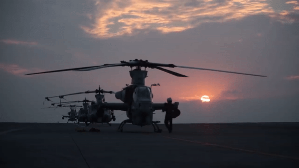 Đội mũ bay thông minh cho phép phi công AH-1Z Viper dễ dàng điều khiển hệ thống vũ khí để tấn công mục tiêu.