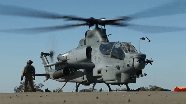 Mũ bay mới cũng là điểm sáng trên AH-1Z Viper khi nó hỗ trợ tối đa phi hành đoàn trong tác chiến từ trên không.