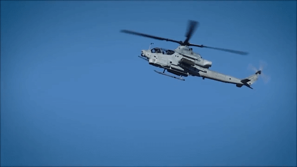 AH-1Z Viper có chiều dài 17,8m, chiều cao 4,37m và đường kính cánh quạt 14,6m. Mỗi chiếc AH-1Z có thể mang được hơn 2 tấn vũ khí và trang thiết bị quân sự.