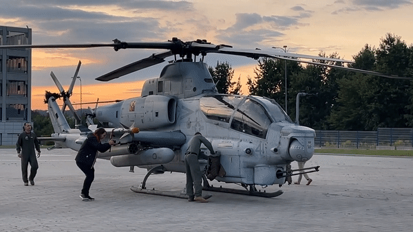 Trực thăng tấn công AH-1Z Viper hủy diệt mục tiêu ở khoảng cách gần 280km