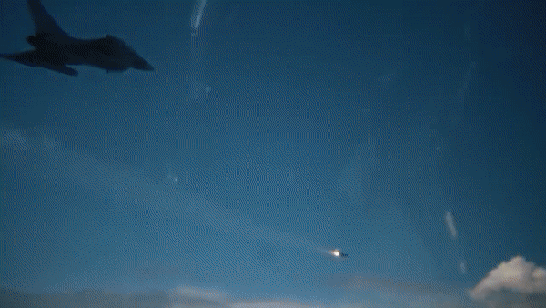 Trước đó, nhiệm vụ kéo dài nhất của Eurofighter Typhoon EF-2000 là chuyến bay kéo dài 8 giờ 36 phút, khi không quân hoàng gia Anh tham gia vào hoạt động chống lại Nhà nước Hồi giáo ở Trung Đông vào ngày 23 tháng 9 năm 2017.