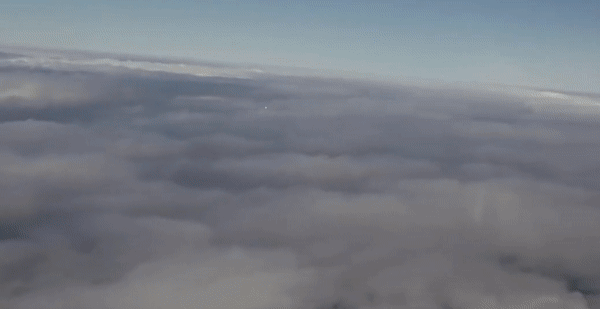 Ngoài ra với kiểu thiết kế cánh tam giác kết hợp cánh mũi cung cấp khả năng linh hoạt cao, lực cản thấp và tăng lực nâng.