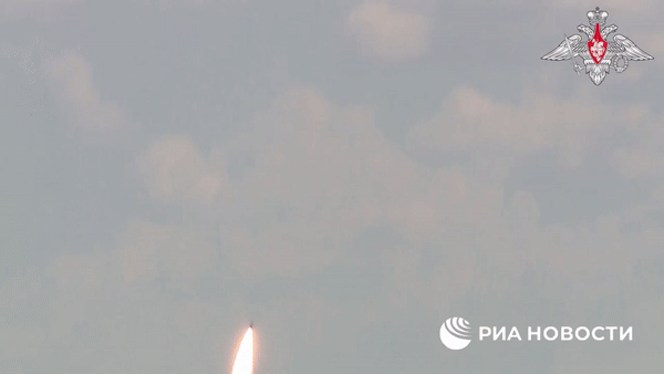 Họ cũng cho rằng, S-500 không thể được xem là hệ thống "kế nhiệm" S-400 một cách thuần túy, vì nó là vũ khí hoàn toàn mới, được thiết kế để thực hiện hàng loạt hoạt động tác chiến chiến lược.