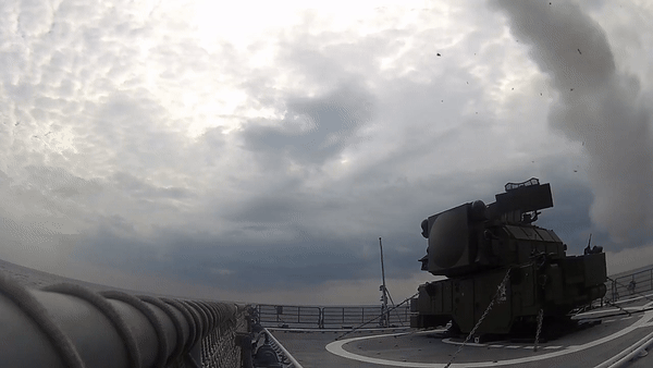 Những khí tài này bao gồm hệ thống phòng không, đạn pháo và các loại vũ khí hiện đại khác.