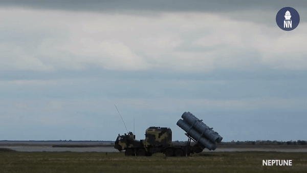 "Tên lửa chống hạm mới này cung cấp khả năng phòng thủ đáng tin cậy cho biển Đen và biển Azov, có thể tấn công tàu đối phương ở khoảng cách tới 300 km nếu cần thiết, thậm chí ngay cả khi chúng đang neo đậu trong cảng", ông Turchyno, Thư ký hội đồng Quốc phòng An ninh Quốc gia Ukraine từng cho biết.