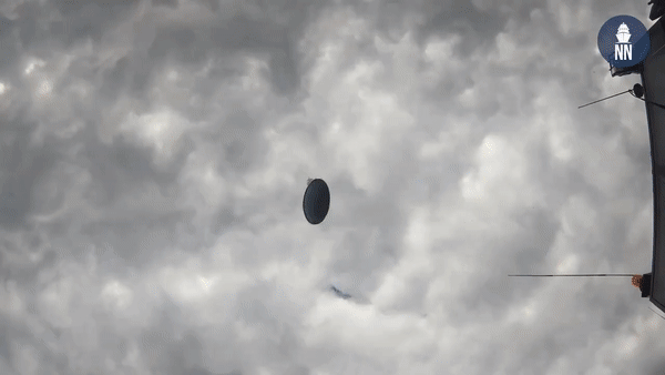 Quả đạn được đẩy khỏi ống phóng bằng tầng đẩy sơ tốc dùng nhiên liệu rắn, trước khi động cơ phản lực turbine MS-400 được kích hoạt.