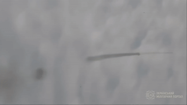 Tổ hợp phòng thủ bờ biển Neptune gồm xe chở đạn kiêm bệ phóng USPU-360 mang được 4 tên lửa, xe chở và nạp đạn TZM-360, xe chỉ huy RCP-360 và xe radar dẫn bắn Mineral-U.