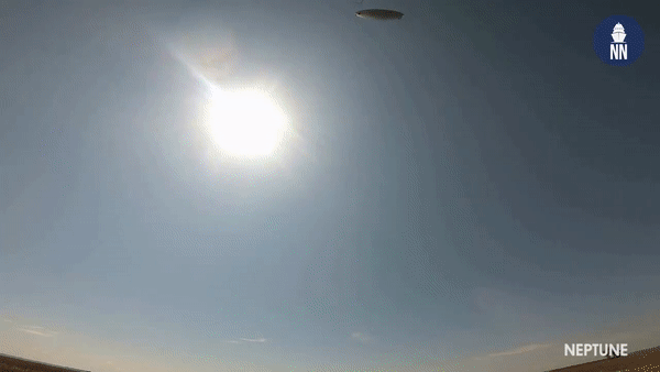 Chuyên gia quốc phòng Ukraine Serhiy Sguretz nhận định, tên lửa Neptune được trang bị đầu đạn nổ mảnh uy lực và có khả năng bay theo quỹ đạo ở độ cao 10-30 m trên mặt biển.