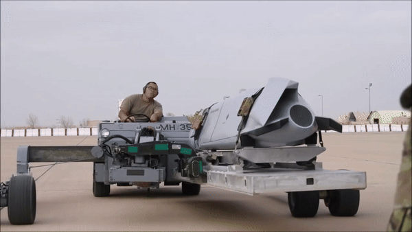 Tư lệnh Lực lượng hỗn hợp các lực lượng vũ trang Ukraine tin rằng điều này sẽ mở rộng đáng kể khả năng phòng thủ của các lực lượng vũ trang Ukraine.