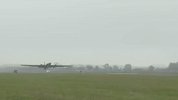 Những chiếc U-2 có thể hoạt động liên tục trên không trong suốt 12 tiếng đồng hồ.