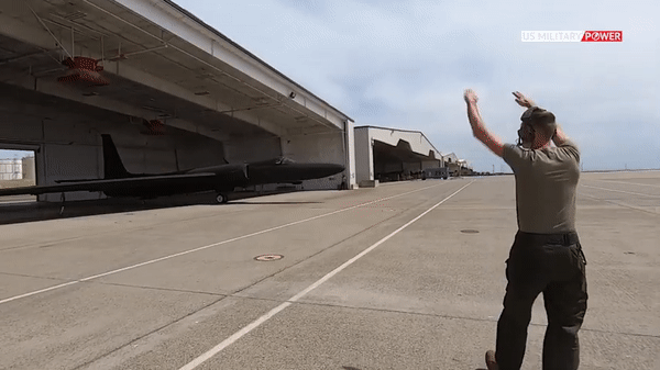 Để duy trì trần hoạt động 24.000 mét một số biến thể U-2 phải bay ở gần mức tốc độ tối đa.