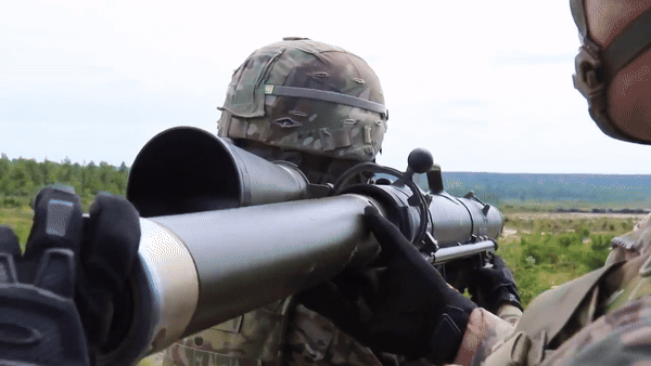 Tầm hoạt động của Carl Gustaf M4 thay đổi tùy thuộc vào loại đạn được sử dụng, dao động từ 400 tới hơn 1000 mét.