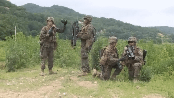 Súng chống tăng Carl Gustaf với các phiên bản khác nhau đã là một phần trong kho vũ khí của Lực lượng vũ trang Mỹ kể từ năm 1990.