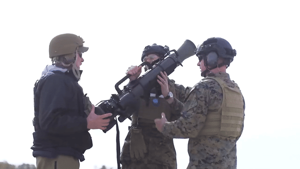 Quân đội Úc cũng đã tiến hành các cuộc bắn thử nghiệm với biến thể Carl Gustaf M4 để đánh giá hiệu suất hoạt động của loại vũ khí này.