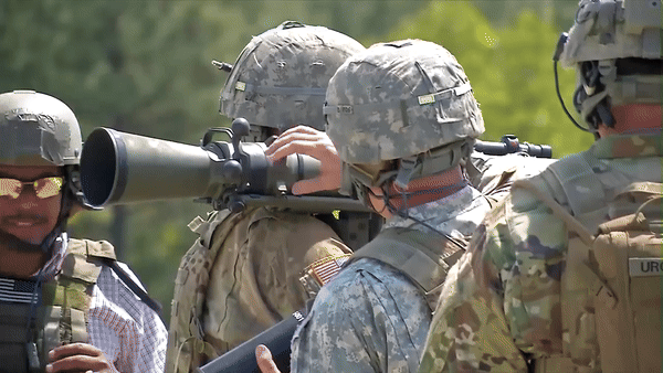 Carl Gustaf M4 84mm là loại súng vác vai không giật, đa năng do công ty Saab Bofors Dynamics của Thụy Điển phát triển.