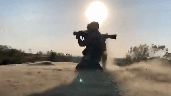 Các cuộc thử nghiệm tiếp theo cho thấy vũ khí này có thể xuyên thủng các bức tường gạch ba lớp, bê tông cốt thép dày tới 20 cm.