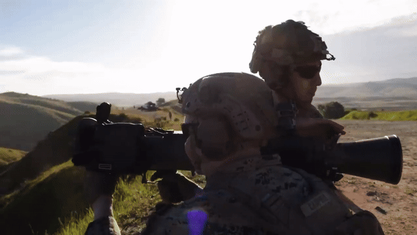 Các kế hoạch đang được tiến hành cho các cuộc thử nghiệm trong tương lai để tấn công mục tiêu di động ở khoảng cách xa hơn 2.000 mét.