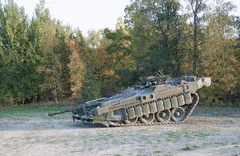 Còn đây là cách mà Stridsvagn 103 nâng - hạ nòng pháo.