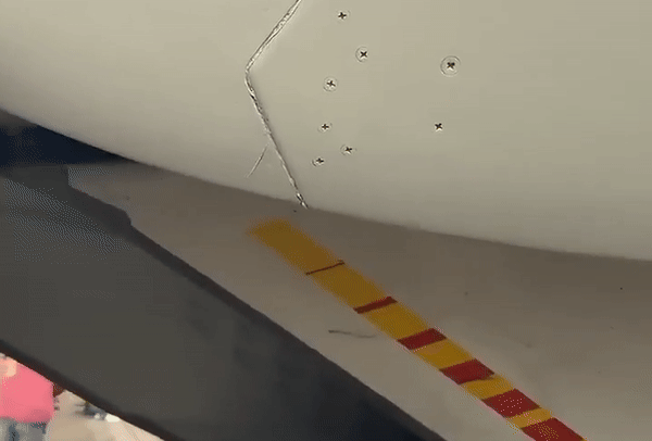 Video quay Su-57 hiển thị rõ ràng các ốc vít trên cánh ngoài và các tấm thân máy bay, làm dấy lên một loạt câu hỏi về độ hoàn thiện trên dòng máy bay tiêm kích chủ lực quốc bảo của Nga này.