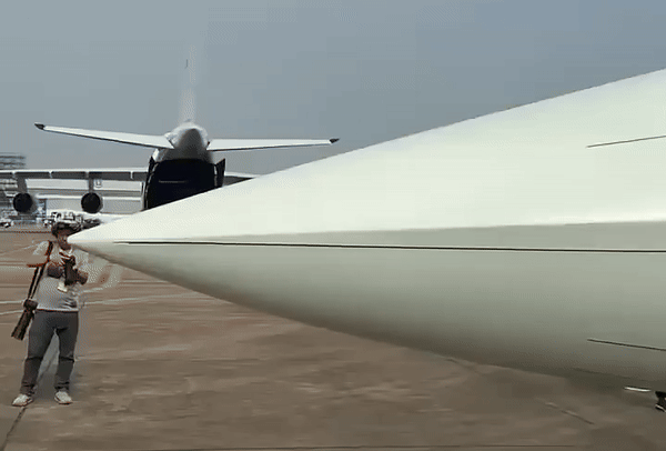 Quay trở lại Su-57, vấn đề về ốc vít lần đầu tiên thu hút sự chú ý cách đây vài năm, khi cảnh quay do không quân Nga công bố cận cảnh máy bay.