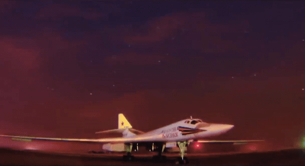 Tính năng này đánh dấu một bước tiến đáng kể của Nga, Tu-160M2 đã trở thành máy bay ném bom chiến lược đầu tiên trên thế giới có thể tấn công các mục tiêu trên không phía sau.