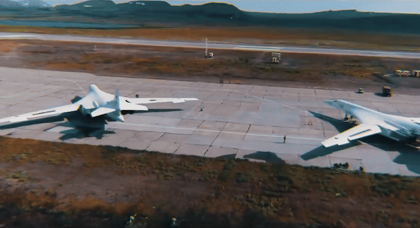 Bất chấp sự nghi ngờ từ một số chuyên gia, khả năng tấn công các mục tiêu ở phía sau của Tu-160M2 đã được chính thức xác nhận.