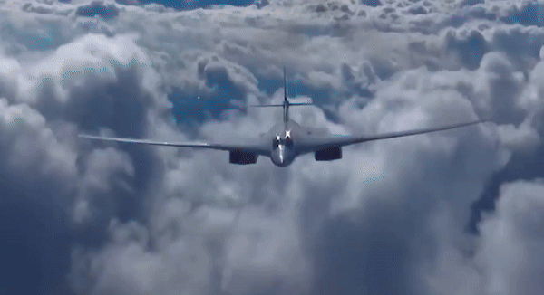 Hiện máy bay ném bom chiến lược Tu-160M2 trang bị radar phía sau hiện đang được sản xuất tại nhà máy hàng không Kazan.