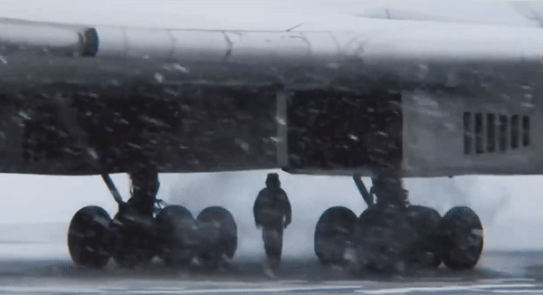 Hệ thống radar phía sau và tên lửa mới giúp giảm thiểu hạn chế này, cho phép Tu-160M2 tự vệ mà không cần phải mất nhiều thời gian để cơ động.