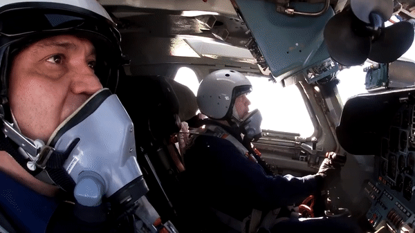 Hệ thống dẫn đường tiên tiến của R-74M cho phép thay đổi hướng đột ngột giữa chuyến bay, cho phép nó khóa mục tiêu mới nếu cần.