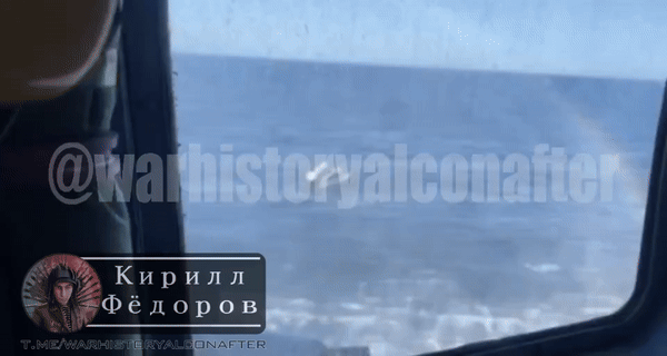 Một video khác quay từ buồng lái trực thăng Ka-29, được kênh Telegram Voyna Istoriya Oruzhiye của Nga công bố cùng ngày, cho thấy chiếc USV gắn hai giá phóng tên lửa không đối không R-73 hoặc R-60 được cải hoán.