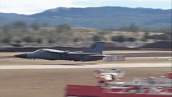 Trong khi đó, ông Gaddafi thì vẫn an toàn sau khi bị phi đội F-111 tấn công, một phần là do Thủ tướng Ý cảnh báo về cuộc tấn công vào phút chót.