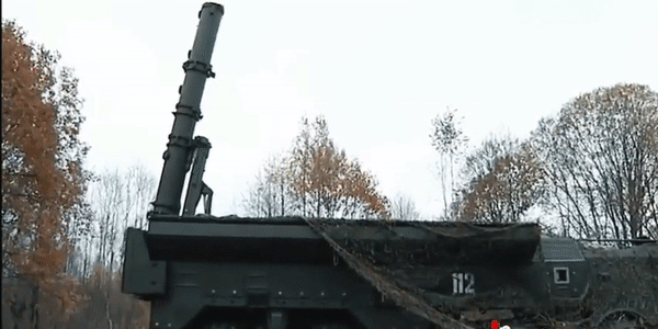 Đầu dẫn quang học của tên lửa (đoạn cuối phối hợp thêm ảnh vệ tinh hoặc các phương tiện truyền dẫn số liệu trinh sát trên không, trên mặt đất) có thể hoạt động tốt trong điều kiện đêm tối và nhiễu điện từ dày đặc.