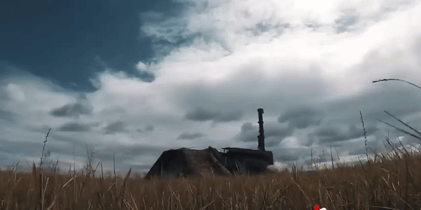 Tên lửa Iskander kết hợp nhiều phương thức dẫn đường và điều khiển như: dẫn đường bằng ảnh vệ tinh GPS/GLONASS và điều khiển quán tính trên đường bay.