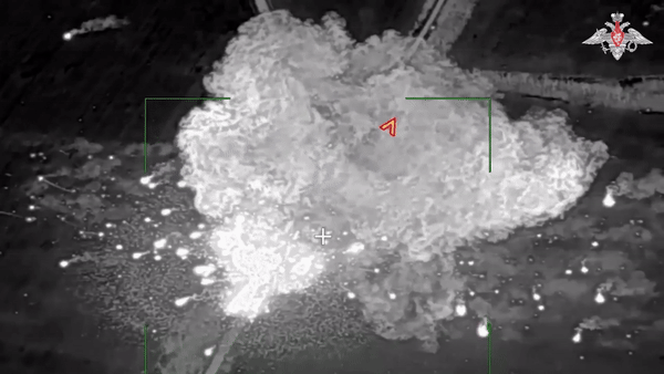 Trong video được công bố, tổ hợp phòng không Ukraine bị máy bay không người lái (UAV) theo dõi bằng cảm biến ảnh nhiệt tại khu vực cách tiền tuyến khoảng 50 km.